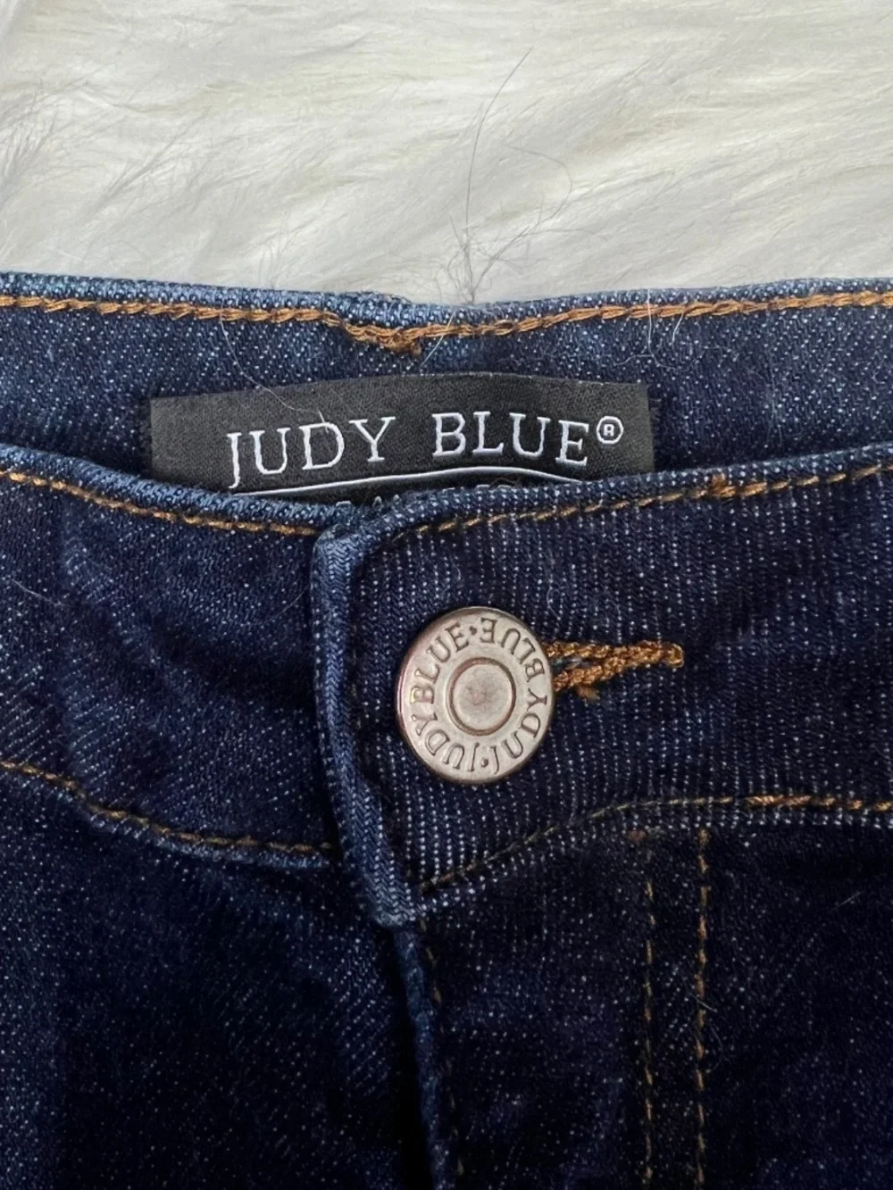 JUDY BLUE • High Rise Raw Hem Denim Shorts Dark Wash Women’s Size 15/32